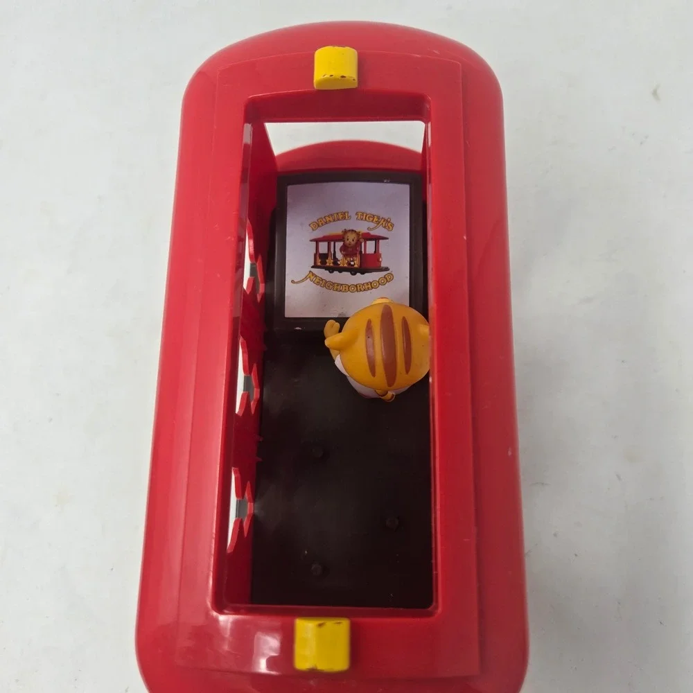 Daniel Tiger's Pull n Go Neighborhood Trolley‎ Toy Red Fred Rogers Company